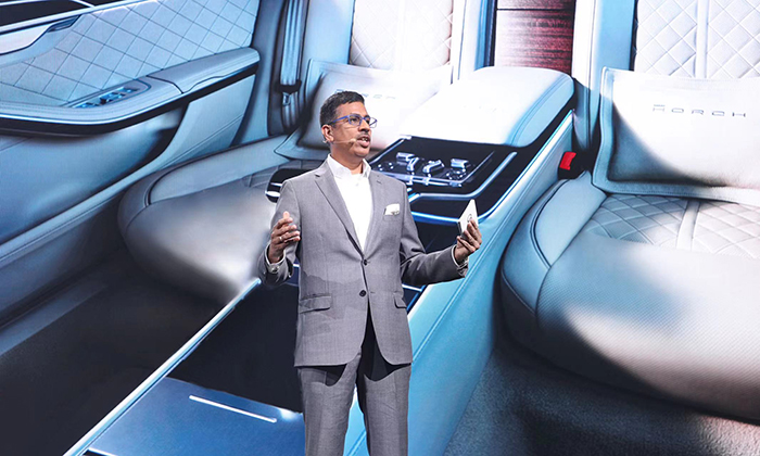 3.一汽-大众奥迪销售事业部总经理Mr.Ashutosh Dixit：随着全新奥迪A8L Horch创始人版在车展的亮相，奥迪将再一次完美诠释对于未来豪华出行的新定义.jpg