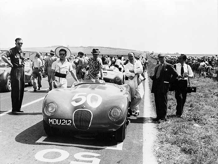 3. 捷豹C-type车型在1952年法国兰斯大奖赛上荣获冠军.jpg